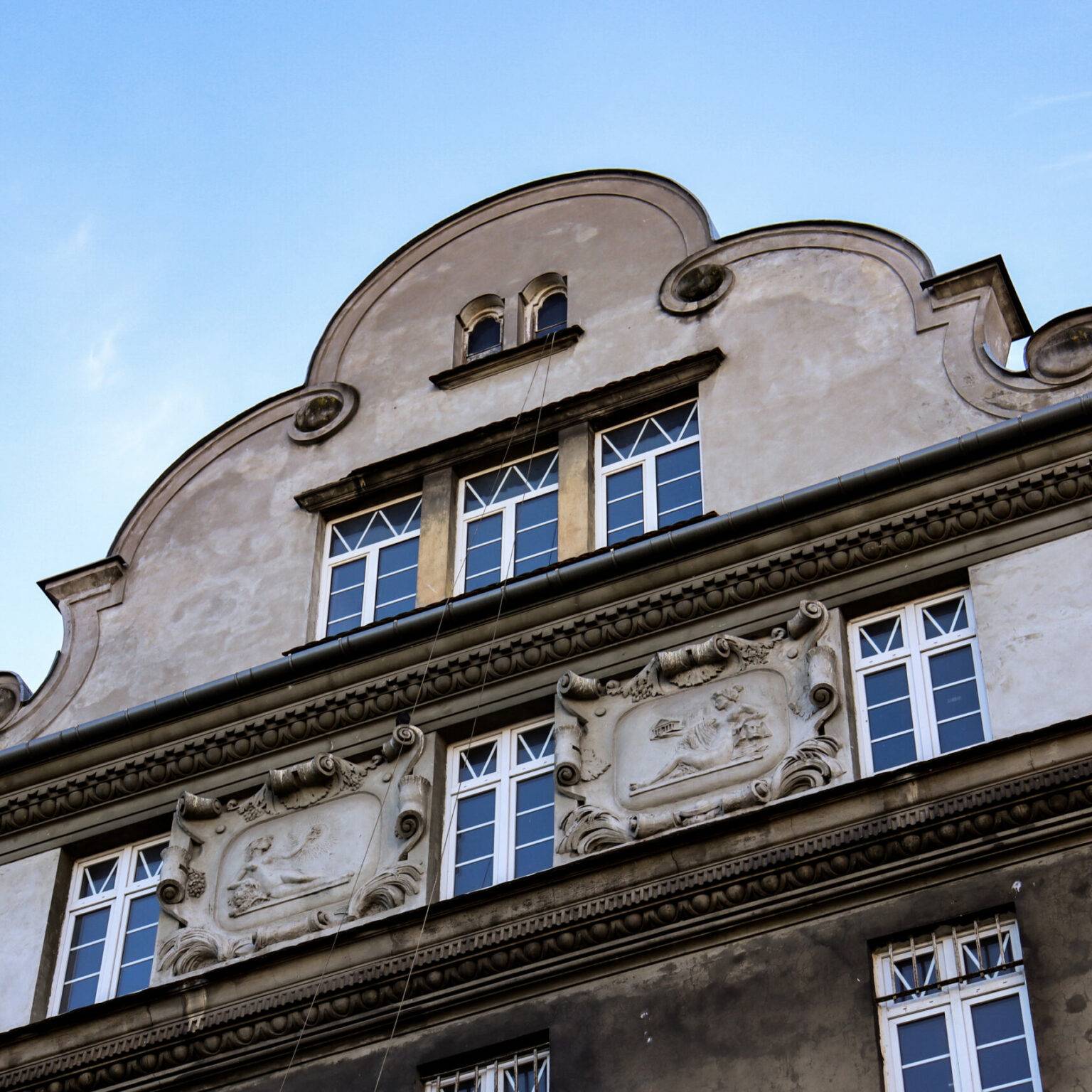 Reich verziertes Haus im Stadtteil Praga.