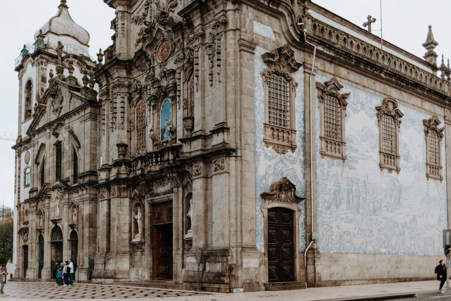 Mehr als 11.000 Azulejos zieren die Igreja do Carmo.