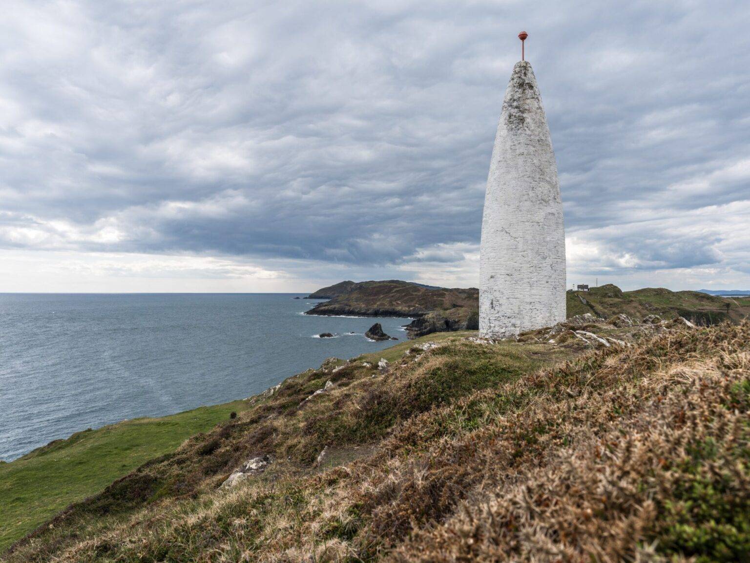 Der weiße Signalturm am Baltimore Beacon