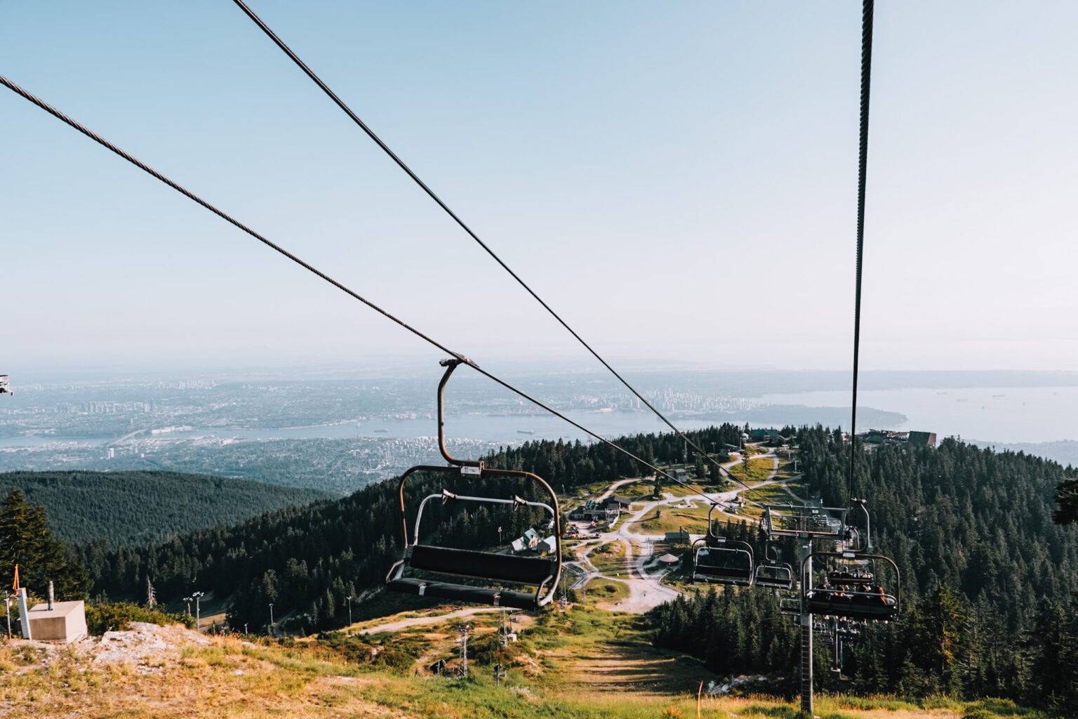 Vom Grouse Mountain hast du eine phänomenale Aussicht auf Vancouver.