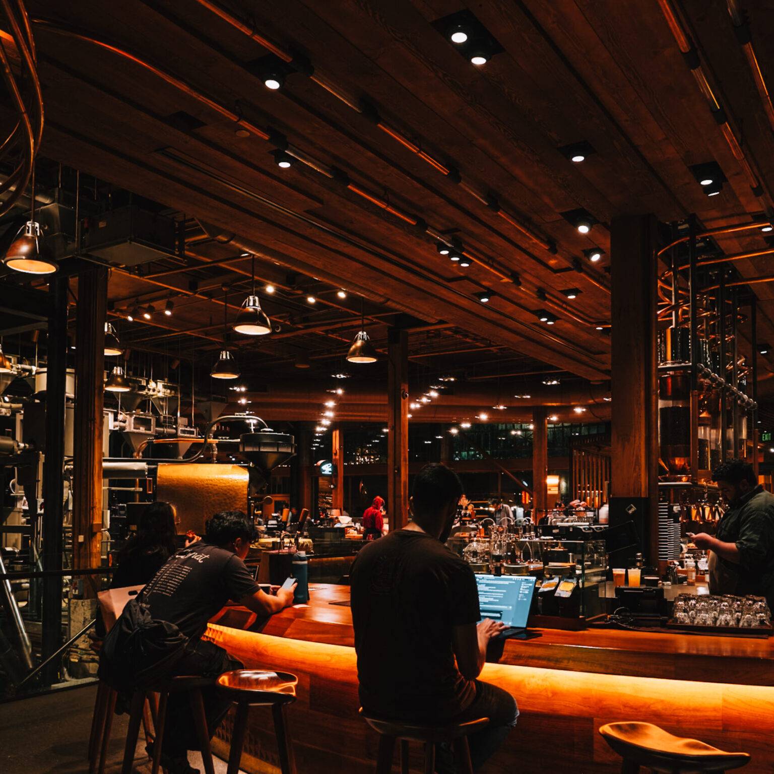 Der Innenraum der Starbucks Roastery.