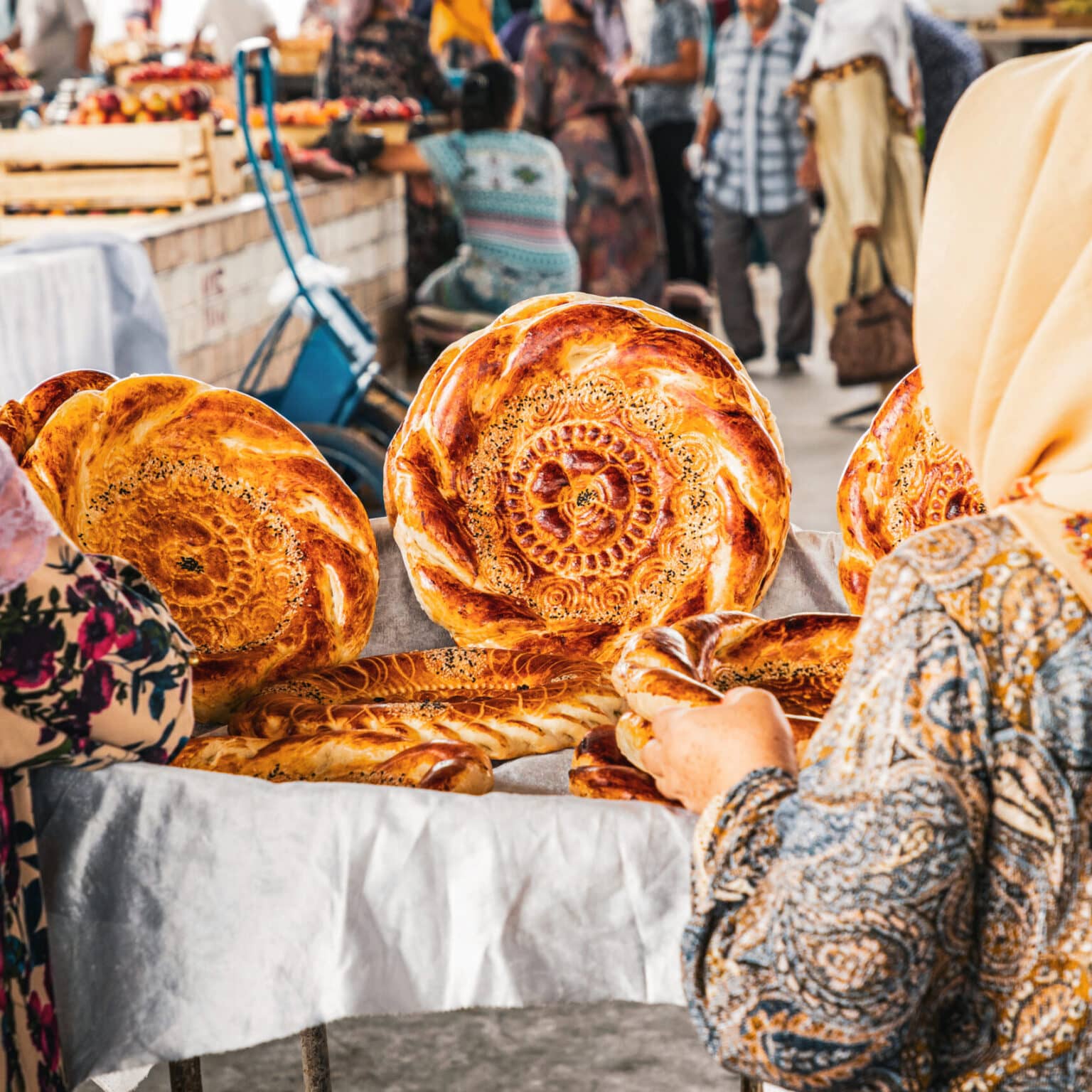 Ein typisches Non Brot auf dem Chorsu-Basar in Taschkent