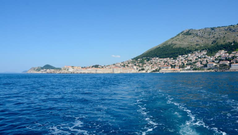 Die Altstadt von Dubrovnik hat aus der Ferne Ähnlichkeit mit einer Spielzeugritterburg.