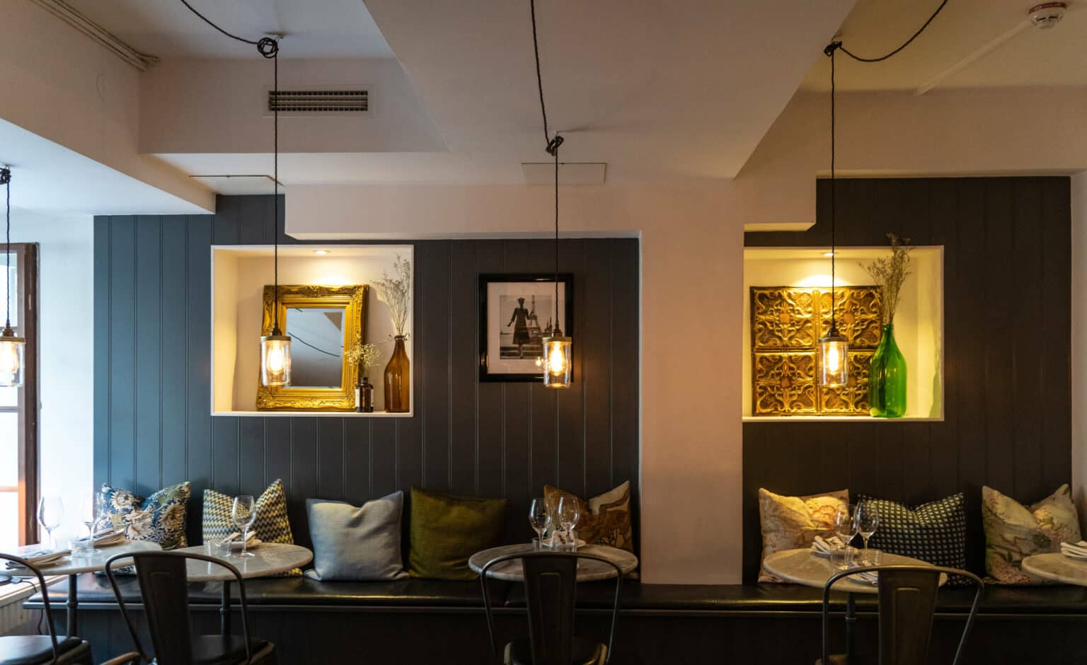 Ein hippes Hotel mit kunstvoller Inneneinrichtung und guter Weinbar ist das NOFO Hotel im Stockholmer Viertel Södermalm.