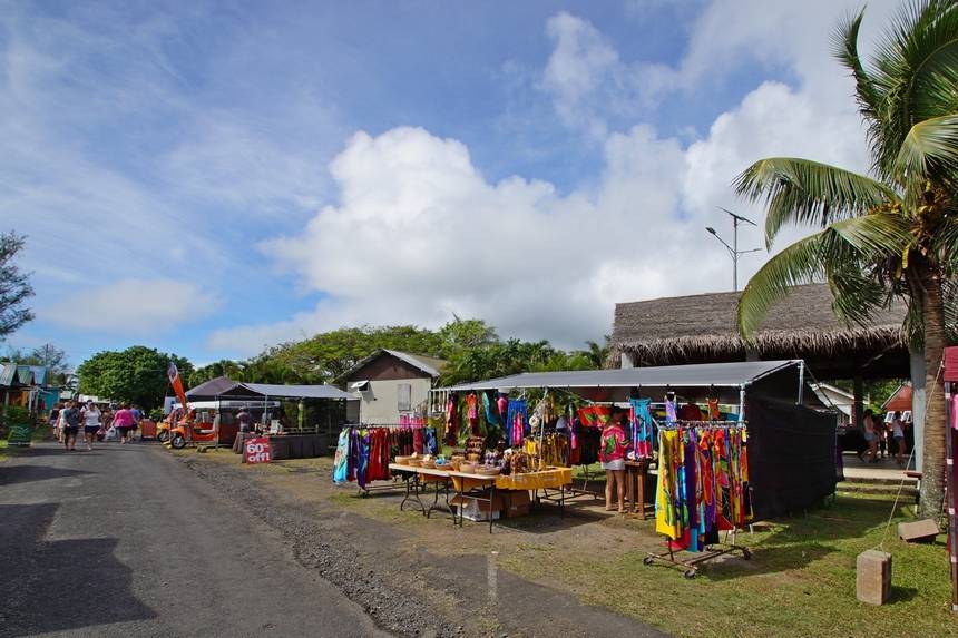 Der Punanga Nui Markt: Treffpunkt für Einheimische und Touristen.