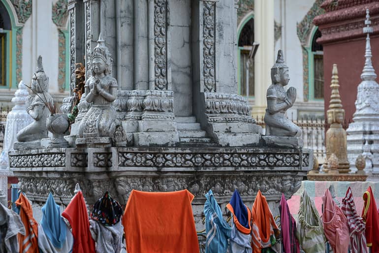 Klosterleben in Battambang: Die Stupas werden auch zum Wäschetrocknen genutzt.