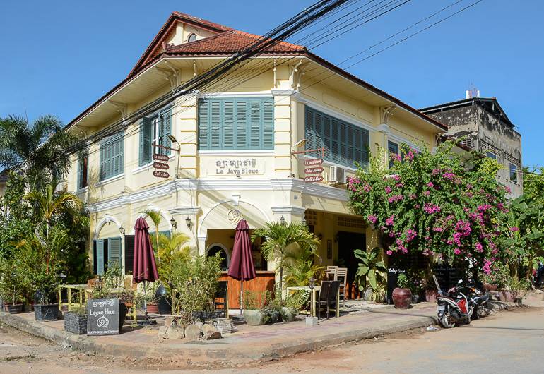 Die herausgeputzten Kolonialbauten in Kampot beherbergen hervorragende Restaurants.