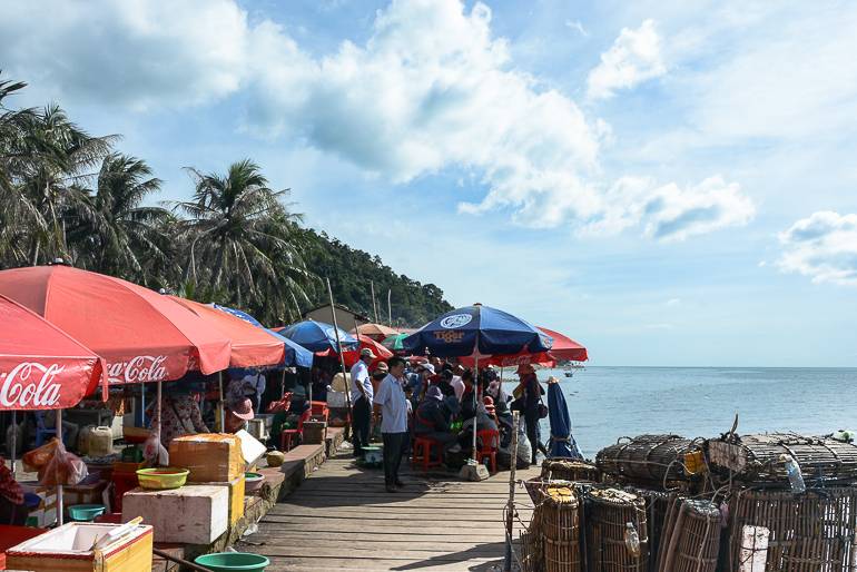 Auf dem Krebsmarkt in Kep gibt es angeblich die besten Meeresfrüchte Südostasiens.