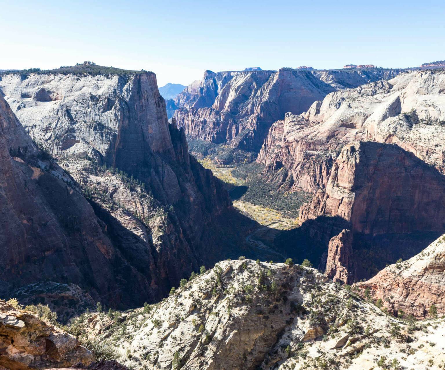 Blick in die felsige Landschaft des Zyon Canyon in den USA.