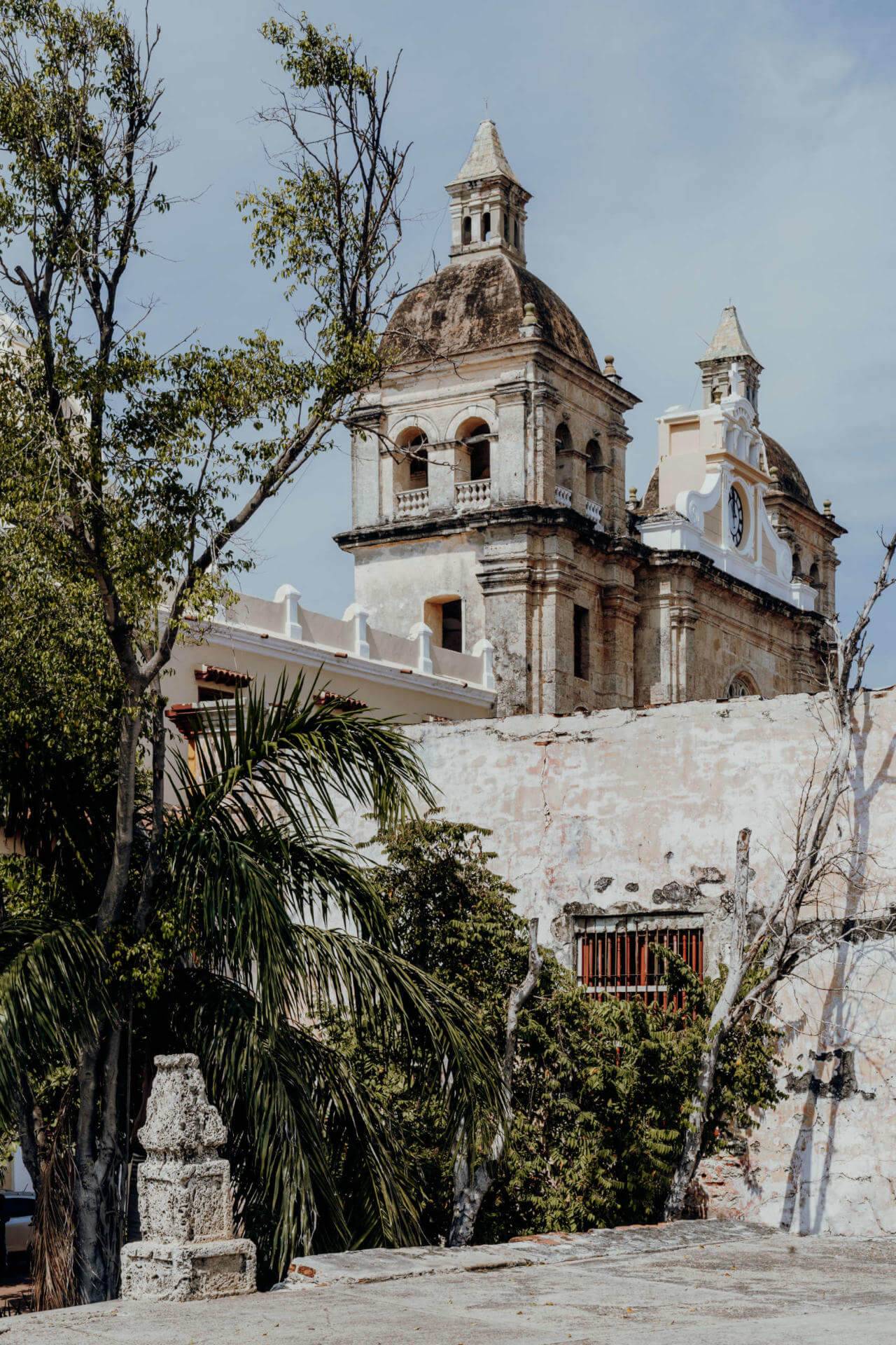 Die Iglesia de San Pedro Claver wurde nach dem Mönch Pedro Claver benannt, der es sich einst zur Aufgabe gemacht hat für die Rechte der schwarzen Bevölkerung zu kämpfen.