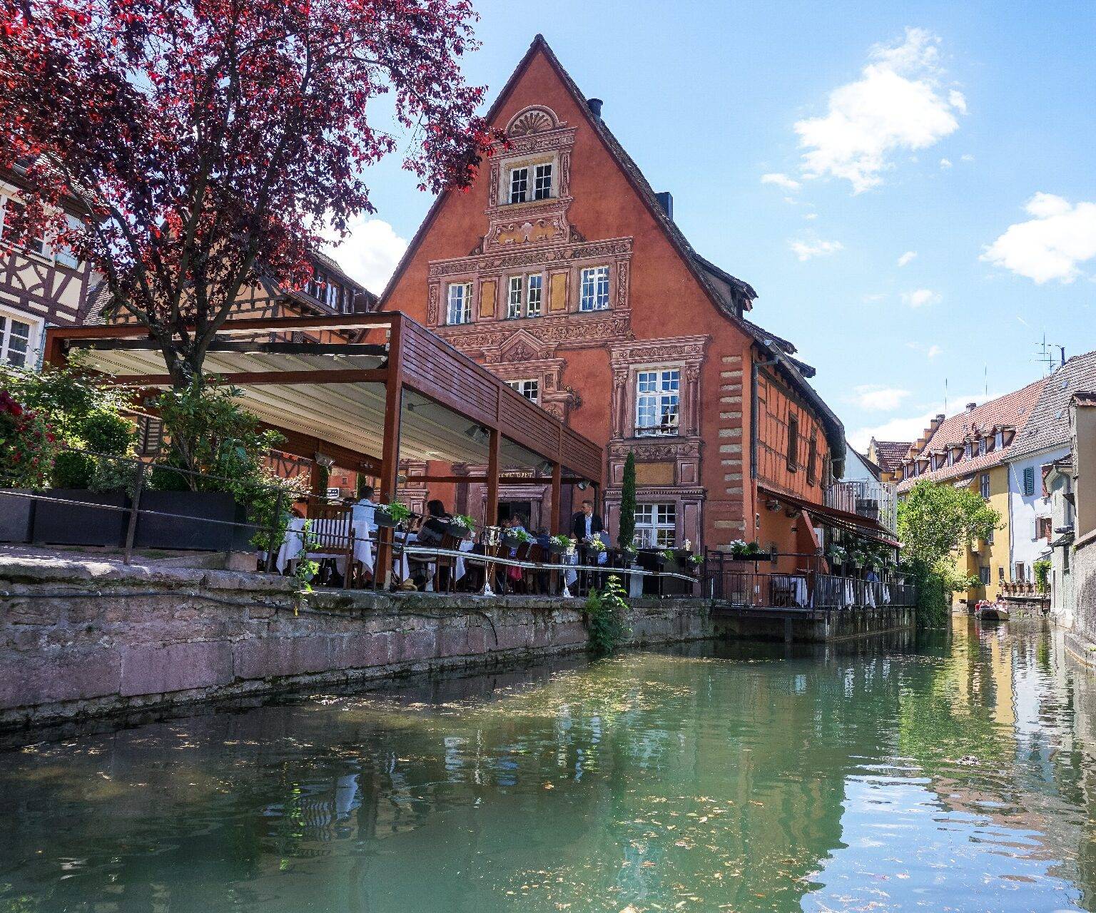 Die noch recht unbekannte Stad Colmar in Frankreich lädt zum Verweilen ein - Kanäle erinnern dabei an Venedig.