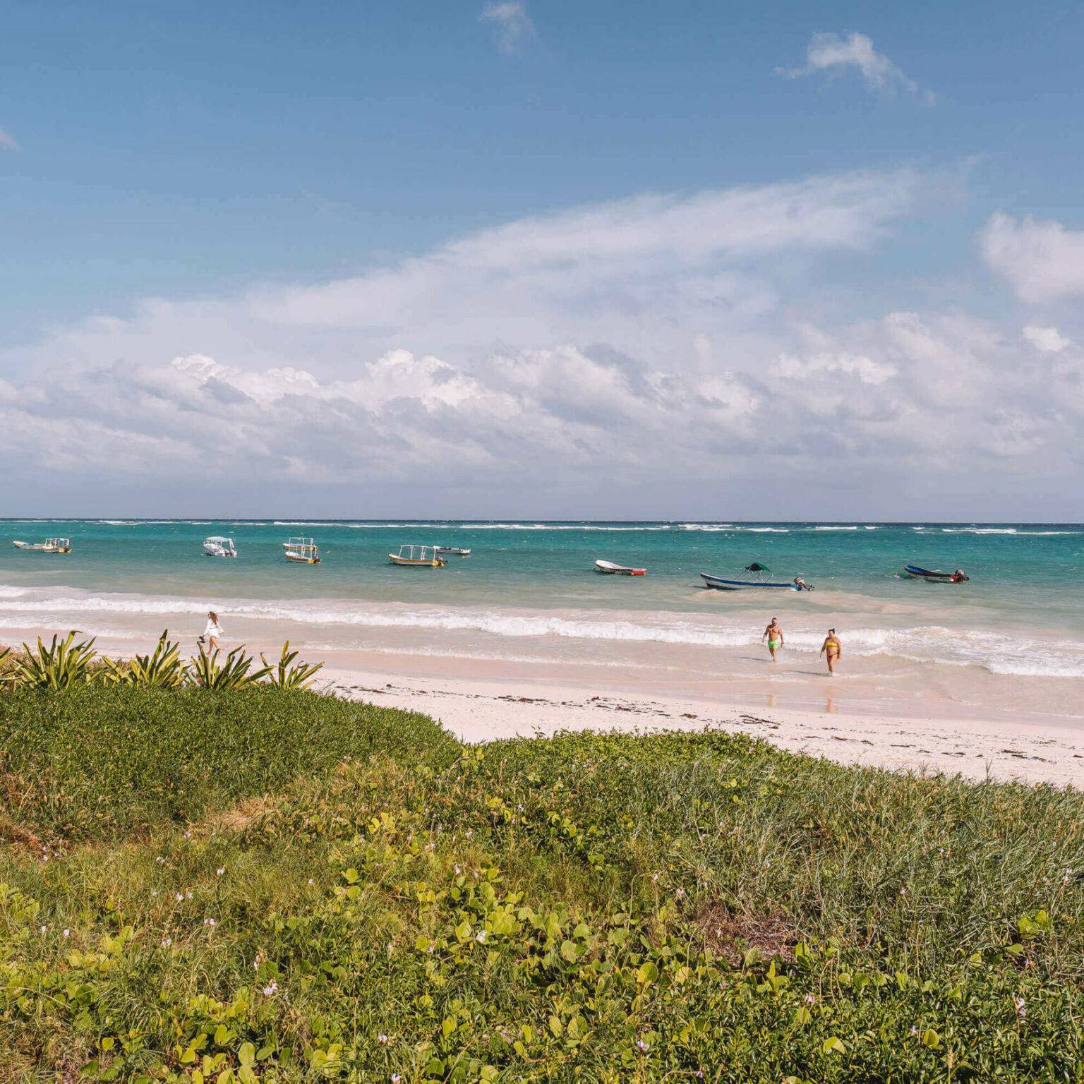 Ein Karibikistrand in Tulum auf der Yucatan Halbinsel ist der perfekte Badeort.