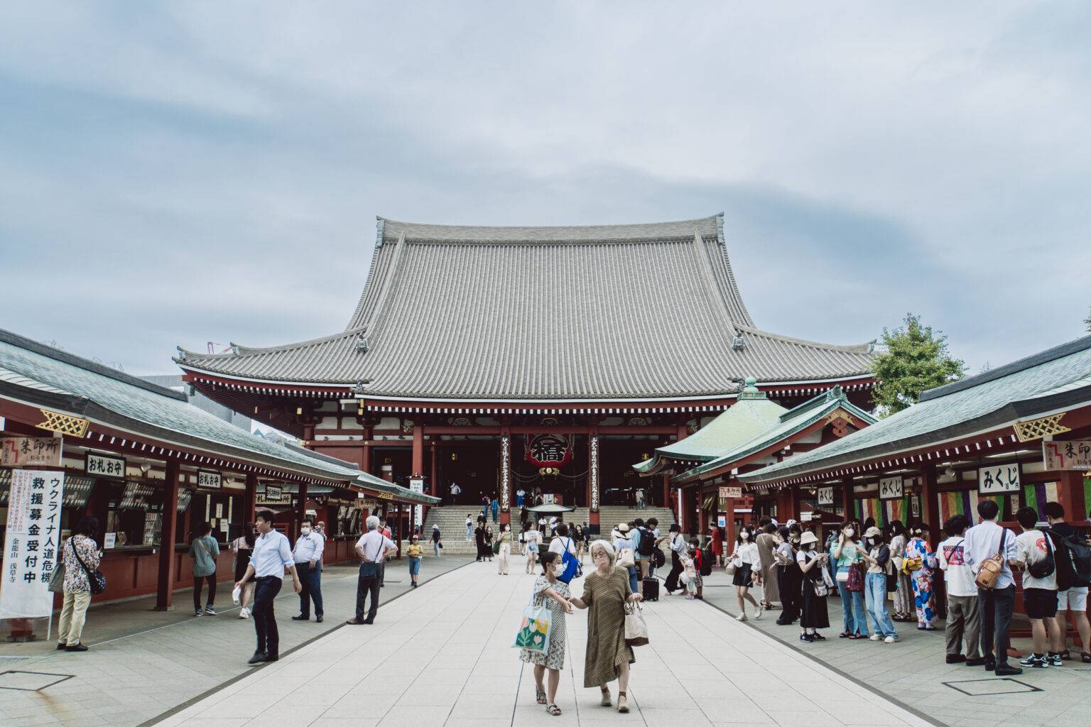 Der Sensō-ji Tempel gilt als der älteste und schönste Tempel Tokios.