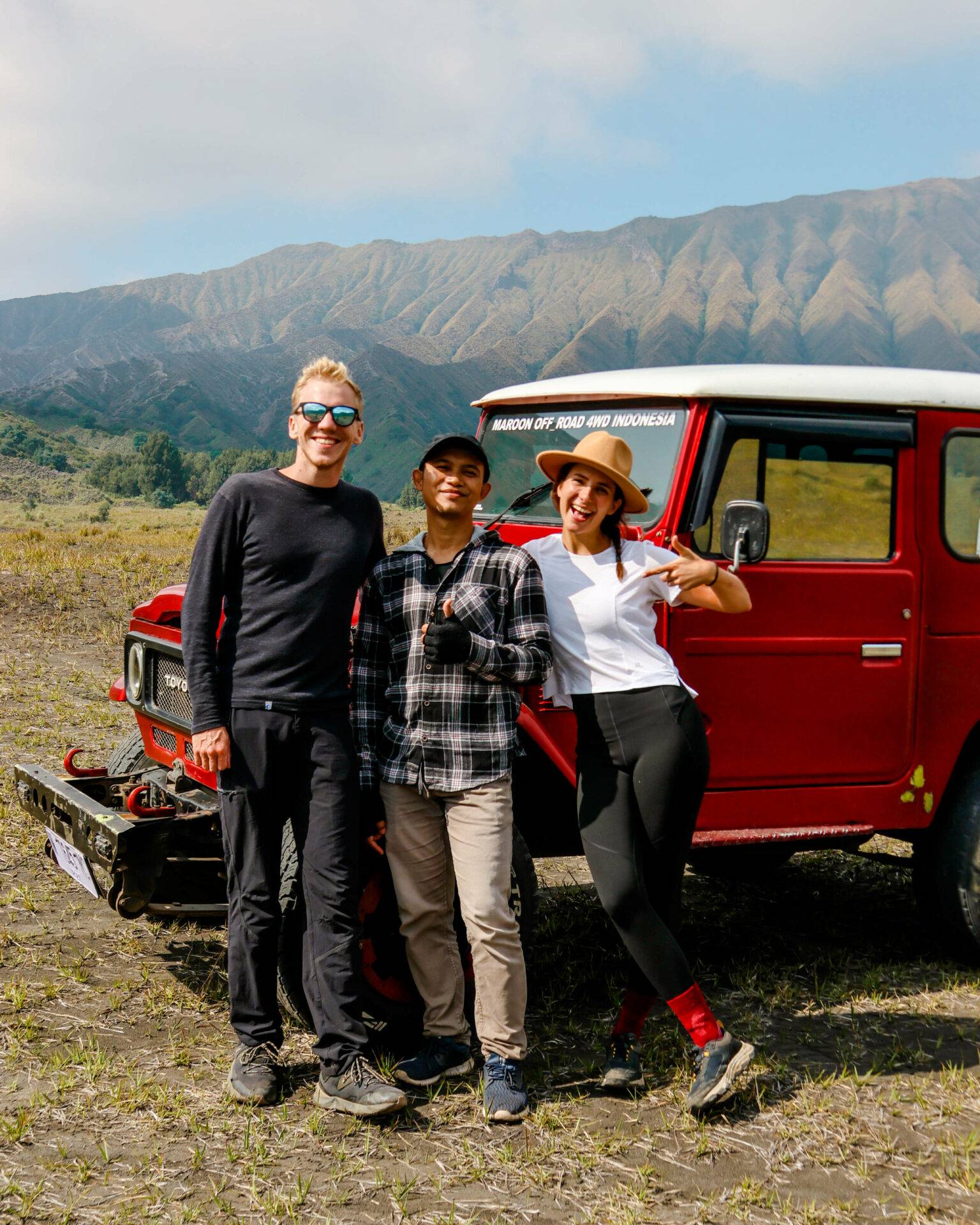 Unser Guide Anam hat uns gemeinsam mit einem Fahrer vier Tage begleitet. Mit dem Jeep fuhren wir allerdings nur beim Bromo, ansonsten fuhren wir in einem modernen SUV mit Klimaanlage.